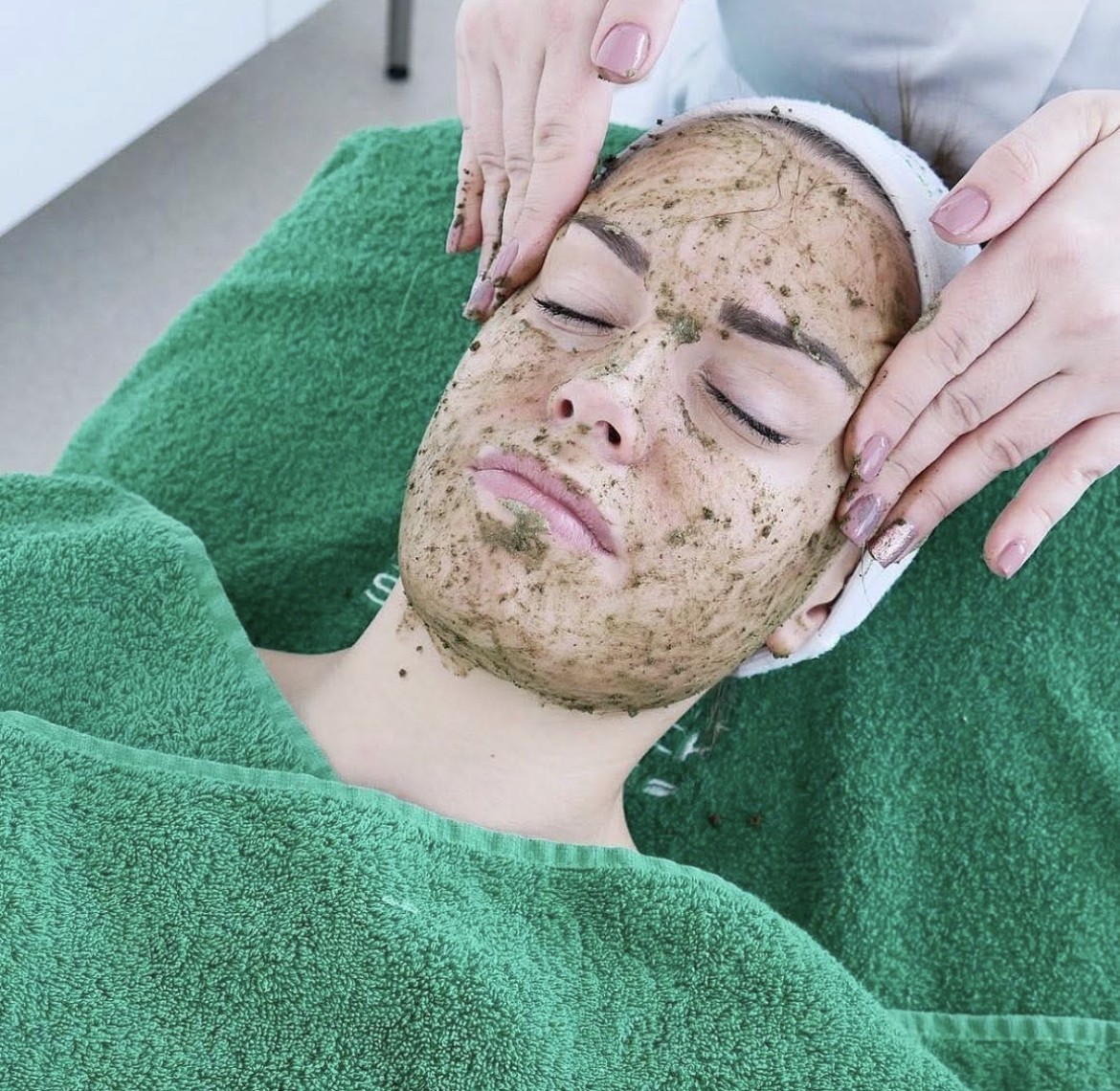 Green Peel-behandling hos Estetique i Førde